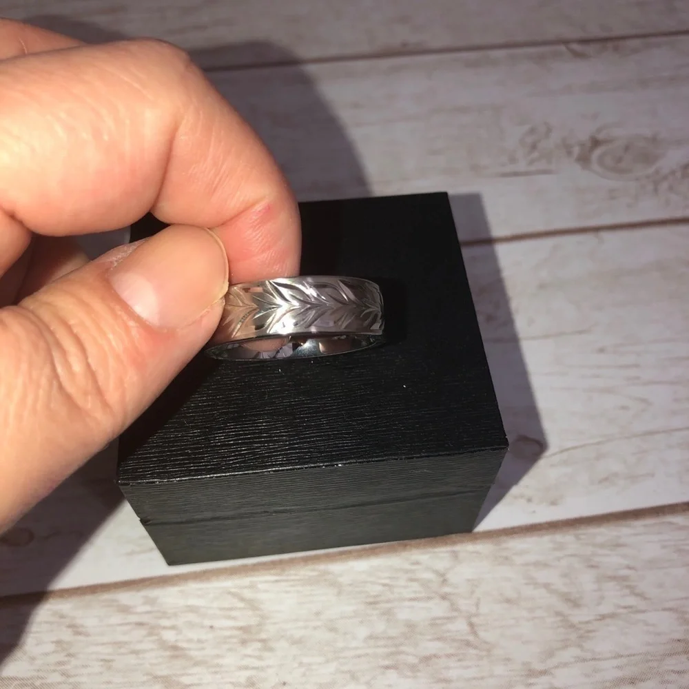 NIB THREE KEYS JEWELRY Engraved Leaves Band Ring